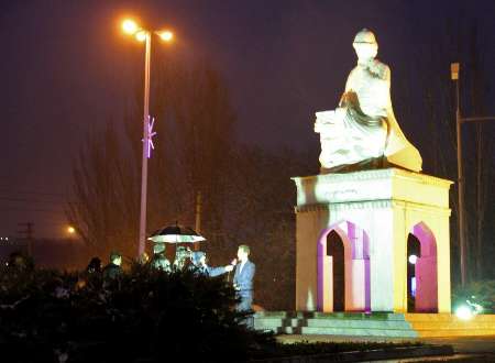 رونمایی از تندیس عبدالقادر مراغه ای
