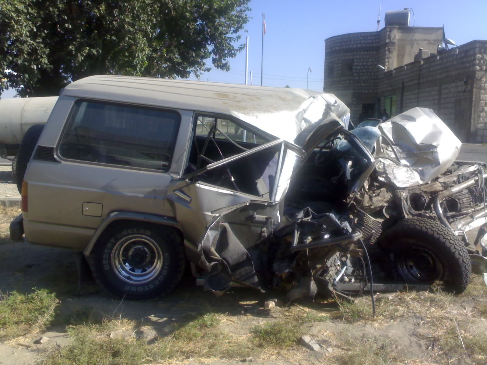 خودروی حامل مشروبات الکلی واژگون شد