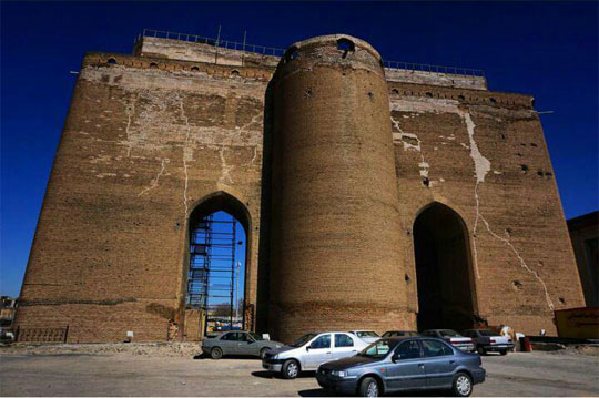 محوطه ارک علیشاه در شأن این اثر تاریخی نیست