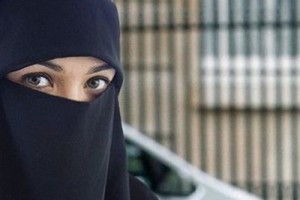 داعش از چشمان زنان مالیات می‌گیرد!