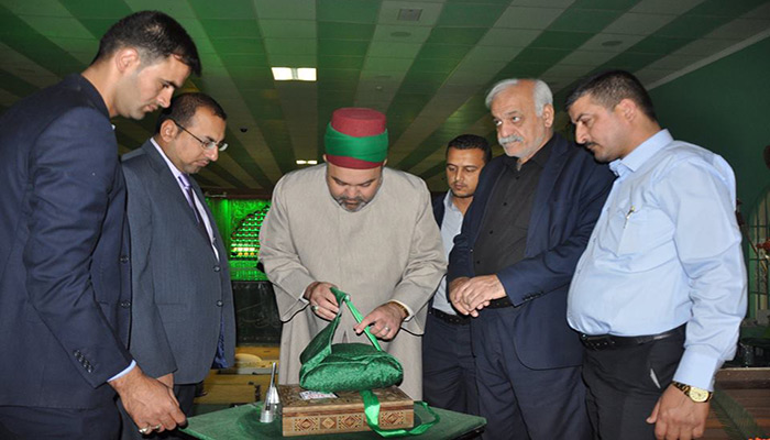 تار موی منسوب به پیامبر اکرم در کربلا رونمایی شد + عکس