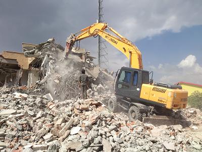 تخریب ساختمان شماره 2 نمایشگاه بین المللی تبریز