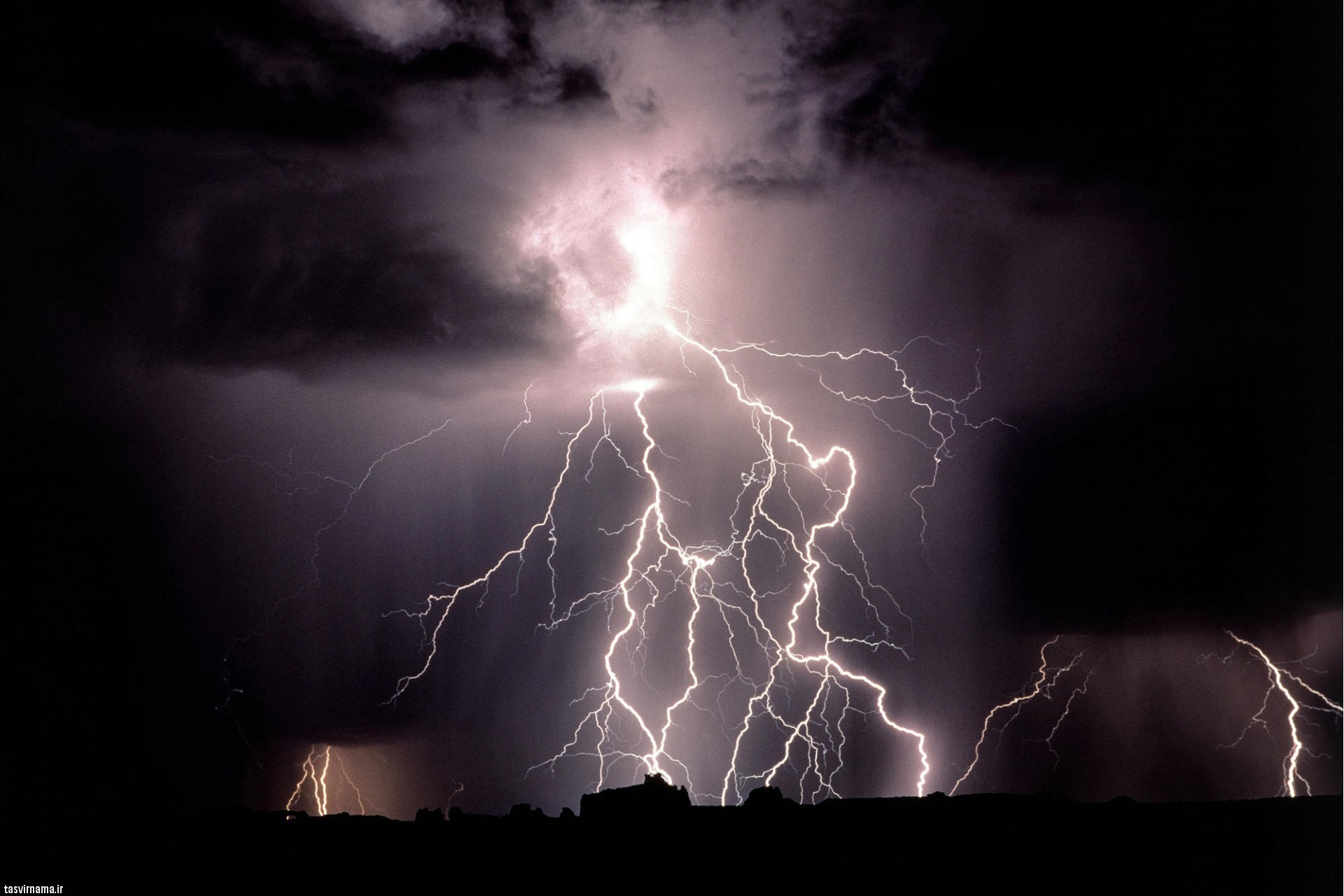 رعد و برق جان مرد 28 ساله را گرفت