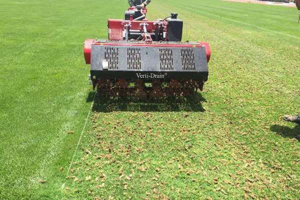 تعویض چمن ورزشگاه یادگار امام (ره) تبریز با فناوری روز دنیا