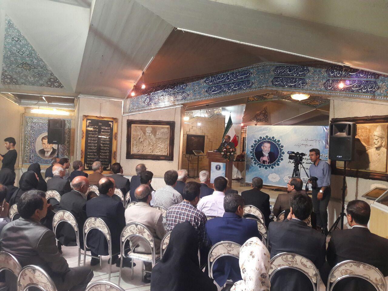 مزار استاد شهریار در مقبره الشعرای تبریز گلباران شد