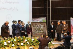 فرش نفیس صوف مرصع در تبریز رونمایی شد