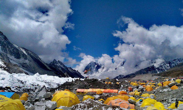 قیچی‌ساز فردا برای صعود تلاش می‌کند + عکس