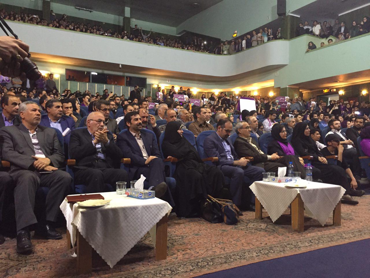 متن و حاشیه همایش حامیان حسن روحانی در تبریز