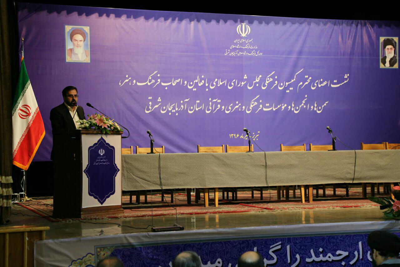 کمیسیون فرهنگی مجلس پای صحبت اهالی فرهنگ و هنر استان نشست