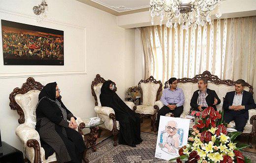 دیدار معاون استاندار با خانواده طنزپرداز فقید تبریز