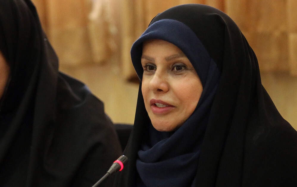 لزومی ندارد که آشنا به بافتن قالی باشم