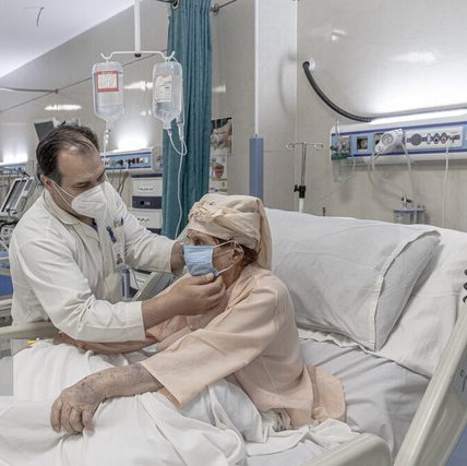 شناسایی ۸۴ مورد امیکرون در آذربایجان شرقی/ احتمال وقوع پیک ششم کرونا افزایش یافته است