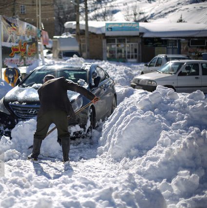 برف و کولاک راه ۱۲۰ روستا را در آذربایجان شرقی بسته است