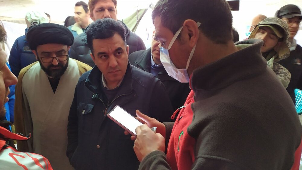 حضور میدانی شهردار و اعضای شورای شهر تبریز در مناطق زلزله‌زده