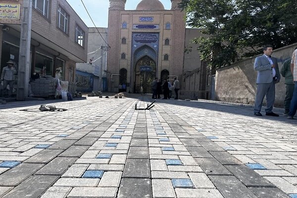 اجرای پرسرعت پروژه سنگفرش ورودی مسجد جامع