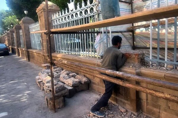 مرمت پایه‌های عمارت تاریخی ساعت توسط شهرداری منطقه ۸ تبریز