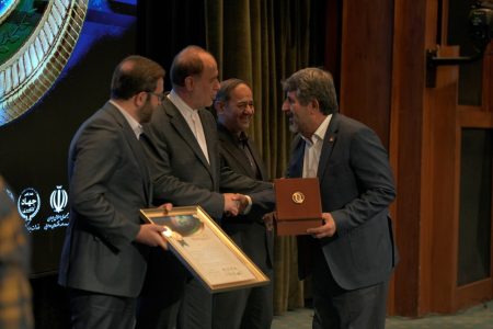 تراکتورسازی نشان برتر امنیت غذایی کشور را دریافت کرد