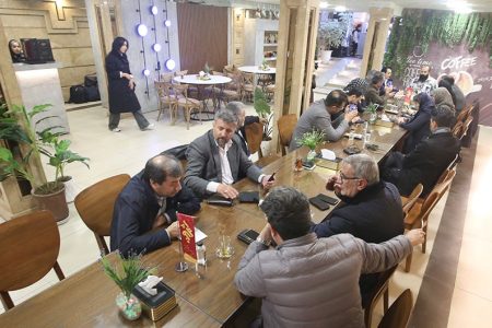 نشست صمیمی مدیرعامل کافه تالار «شیرونه» با اصحاب رسانه