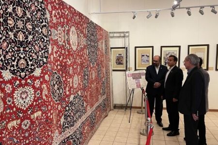 رونمایی از ۲ فرش بازبافی شده دوران صفوی در تبریز