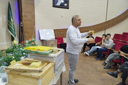 دوره آموزشی «پرورش زنبور عسل» در تبریز برگزار شد