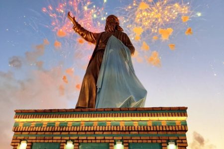 تمثال شمس تبریزی در خوی رونمایی شد